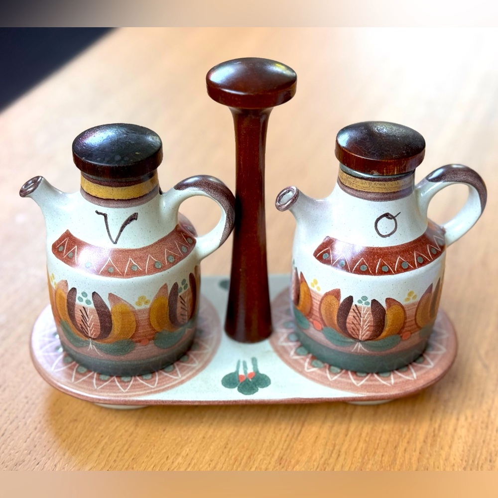 RARE Vintage Hand Painted Ceramic Oil and Vinegar Set Porta Celi Spain with tray